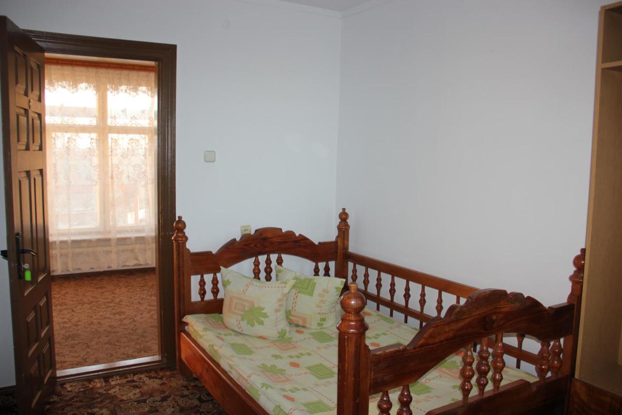 Hotel - Restaurant "Lion'S Heart" Velyka Omelyana Buitenkant foto